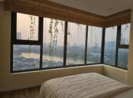 Trinity - 3 BR Lakeview Apartment - entire property