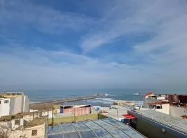 Mémoire des pierres, murmure des vagues