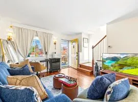 Book Now!- Fenced Yard - BBQ Grill & 4 Tvs -Luxury Getaway -Floyd's Freedom-