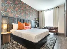 Bold & Bright Stay Near Cherry St - Walk Score 72