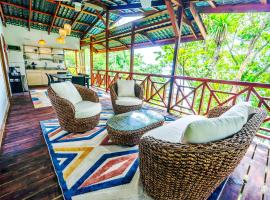Hilltop Jungle Bungalow, hotel v destinaci Bastimentos