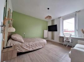 Elodie - Cosy 5 pers' - Gare - Wifi - 3 lits, hotel in Homécourt