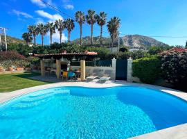 Blue Paradise Seaview villa with private pool, hotel s jacuzzi v destinaci Sounio