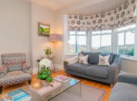 Ultimate Coastal Luxury - 5 Bed, Spacious, Parking, Hot Tub