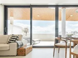 Seaside escape with views, pool and parking REMS