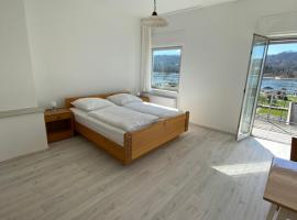 Hotel Rheinblick, bed & breakfast σε Braubach