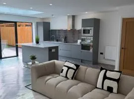 Luxury Modern Home Near Liverpool