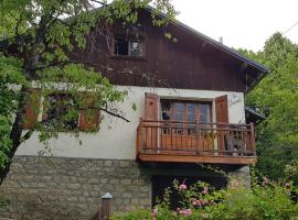 Chalet LE CHEVREUIL Proche La Foux d'Allos, Hotel in Villars-Colmars