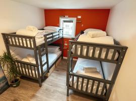 Railway Sleeper Hostel, hostel in Castlerock