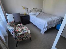 Small private self-contained unit, hotel v Aucklandu