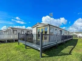 Lovely 8 Berth Caravan At Naze Marine Holiday Park In Essex, Ref 17017D