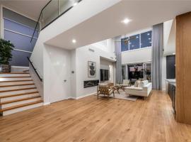4Bedroom Luxury home with Comfort & Stylish, Hotel in Weston Creek