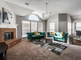 Gorgeous cozy home in nature serene neighborhood!