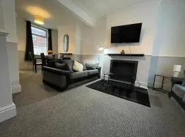 Spacious 2 bedroom property - 5G WIFI & fully equipped kitchen