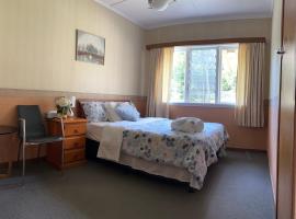 Rest & Relax Holiday Home, hotel i Whangarei