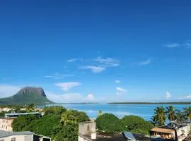 AA Sea-view and Mountain view Apartment