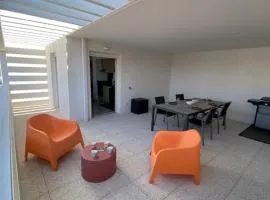 Port Leucate. Les Voiles Blanches. Superbe T4 Duplex climatisé. 6/7 Pers. Vue chenal et Port. Wifi. PKG. Ménage inclus. - FR-1-798-56