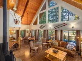 `Antler Ridge` Hot tub, Wifi, BBQ, River Access!