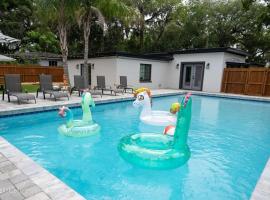 Family Fun Retreat - Heated Pool & Arcades