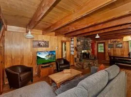 Sunshine Cabin - Cozy 2-Story Getaway