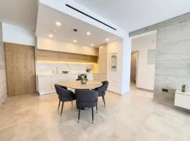 Malberry Park 204 - Modern 2bedroom Apt with Shared Heated Pool, Sauna, Gym, Jacuzzi