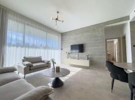 Malberry Park 102 - Modern Apt with Shared Heated Pool, Sauna, Gym, Jacuzzi, 4-sterrenhotel in Paphos