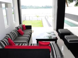 Bolgoda Grand - Luxury by the Lake, hotel v destinaci Moratuwa