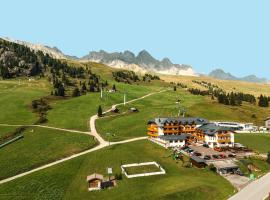 Hotel San Marco, hotel v destinaci Passo San Pellegrino
