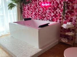 Flower spa - Jacuzzi intérieur - T2, hotel en Toulouse