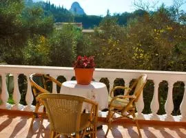 Holiday House Letta in a very quiet location Agios Gordios Beach