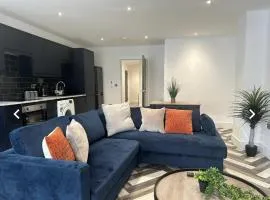 City Centre Apartments - 1 Bed Apartments - 5 Min Walk from Train Station - Designed for Professionals - Free WiFi - Full Kitchen - Sofa Bed - Ideal for Long Work Stays