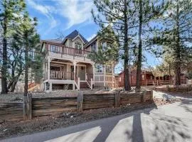 Canyon Castle Mtn Retreat w Hot Tub & Fireplace