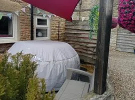 Larch Cottage Ruston with hot tub, dogs go free