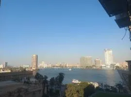 شقة راقية بجوار السفارة السعودية على النيل