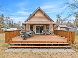 Lake Vibes 3 BD 1 BA Cottage steps from the Lake, Hotel in Lacombe