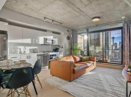 Miso 2 BD - Skyline View Patio Gym Pool & AC, מלון בקלגרי