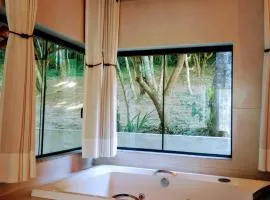 Cabanas Privativas com Jacuzzi, Cozinha, Churrasqueira e Decoração - Sitio Pauletto