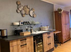 Weingut Lindenhof, hotel v destinaci Thörnich