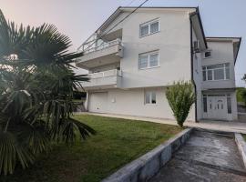 Stylish Apartment with Pool access, ξενοδοχείο σε Oklaji