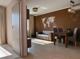 Zaf&iacute;r Apartman S&aacute;rv&aacute;r, hotel de disseny a S&aacute;rv&aacute;r