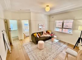 Bondi Bungalow, beach hotel in Sydney
