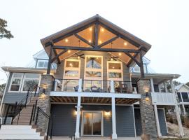 CoronaCove - New luxury retreat with private beach, views and sunsets!, hotel in Cape Charles