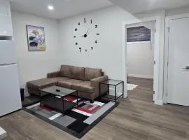 Cozzy Cityscape & Airport Retreat