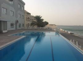 Mangaf Kuwait Family Venus Flat- Beach access, hotel di Kuwait