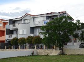 Apartments Topić, ξενοδοχείο σε Nin