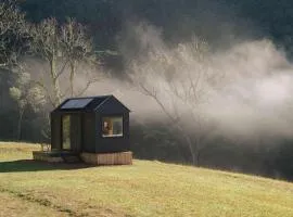 Wild & Secluded Off-Grid Cabin Retreat - Heike