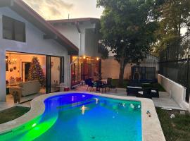 Habitaciones en Casa Golf con Piscina, hotel a Ciudad Cariari