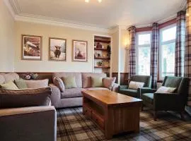 Inverness City 4 Bedroom house free parking