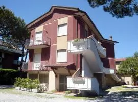 ISA- Holiday Home Il Pontile in Marina di Massa, apartments with private outdoor area, just 400 meters from the beach