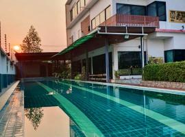 poolvilla Pathumthani, ξενοδοχείο με υδρομασάζ σε Ban Wat Pho Thong